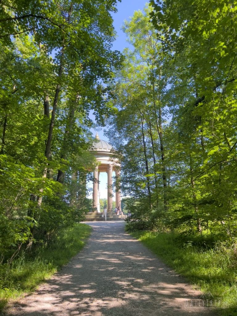 Schlosspark Nymphenburg Muenchen Apollotempel Monopteros